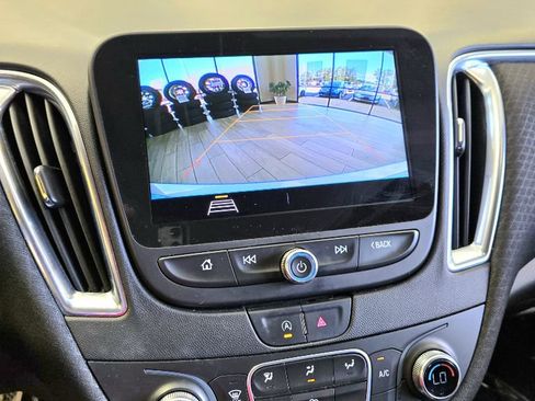 Used 2020 Chevrolet Malibu LT image 11