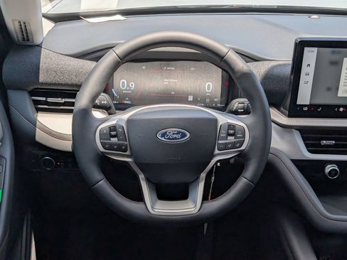 New 2026 Ford Explorer Active RWD image 10