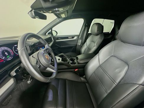 Used 2025 Porsche Cayenne E-Hybrid AWD/4WD image 34
