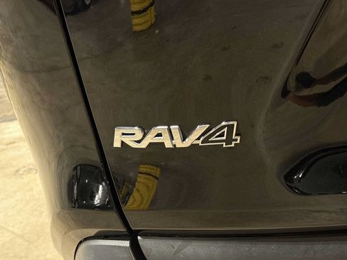 Used 2022 Toyota RAV4 LE AWD/4WD image 24