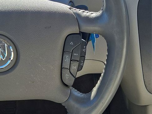 Used 2011 Buick Lucerne CXL image 19