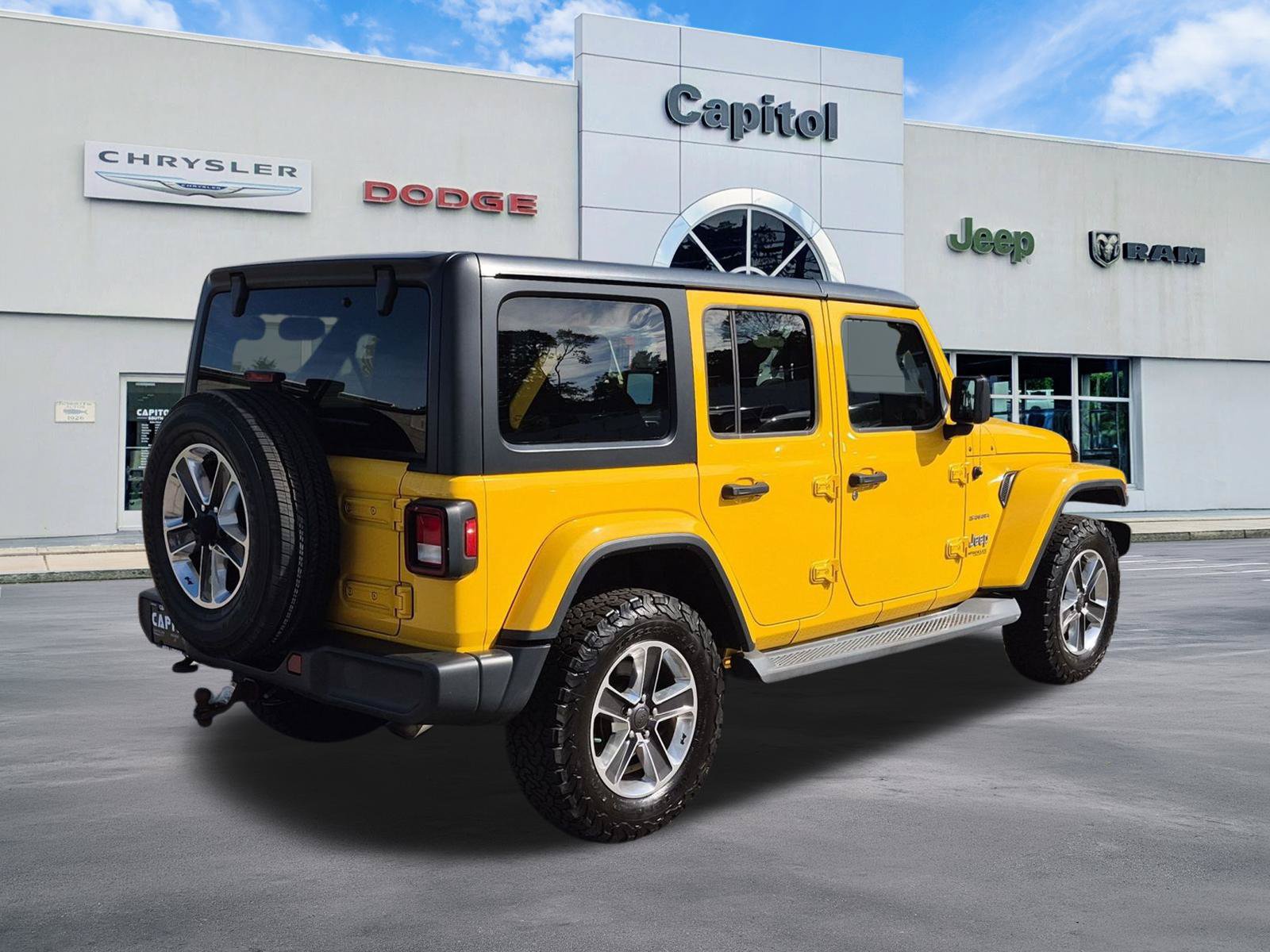 Used 2019 Jeep Wrangler Unlimited Sahara AWD/4WD image 3
