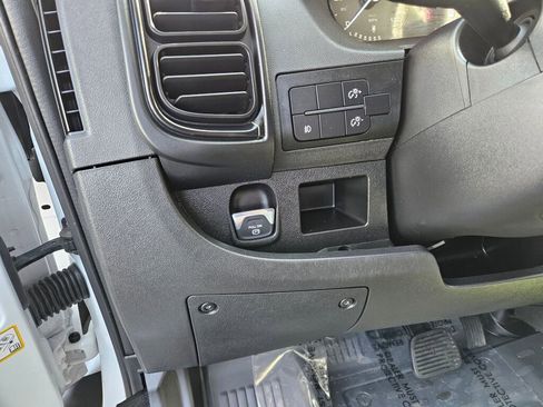 Used 2026 RAM ProMaster 2500 w/ Convenience Group FWD image 17