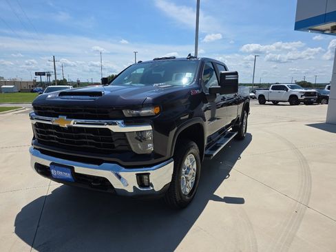 Used 2024 Chevrolet Silverado 2500 LT w/ All Star Edition AWD/4WD image 3