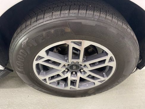 Used 2025 Ford Expedition Active RWD image 4