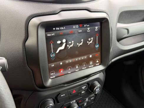 Used 2023 Jeep Renegade Latitude AWD/4WD image 25
