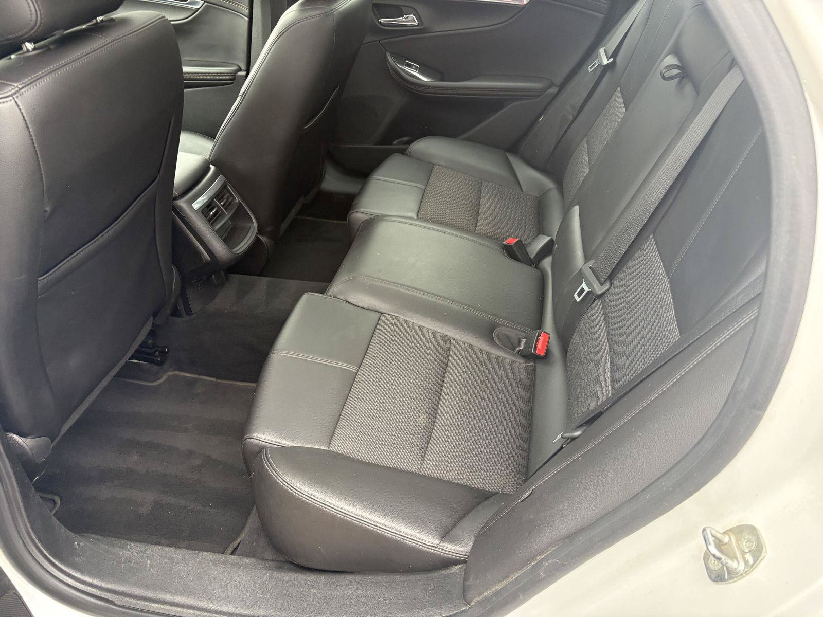 Used 2016 Chevrolet Impala LT w/ Convenience Package FWD image 12