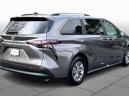 Certified 2024 Toyota Sienna XLE image 13