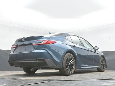 Used 2025 Toyota Camry SE image 33