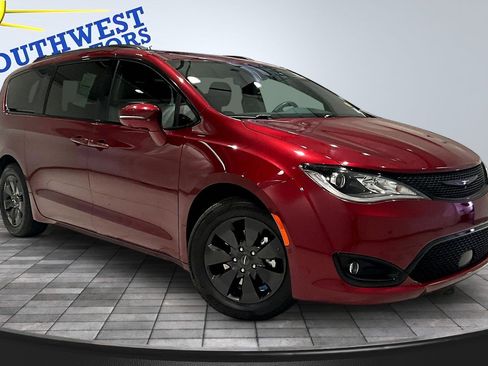 Used 2020 Chrysler Pacifica Limited w/ Advanced Safetytec Group FWD image 3