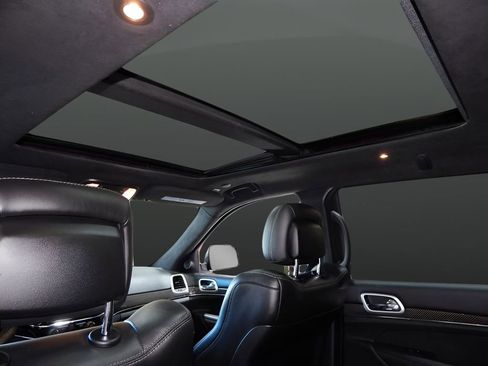 Used 2020 Jeep Grand Cherokee SRT image 31