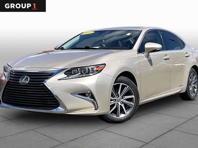 Used 2017 Lexus ES 300h w/ Luxury Package