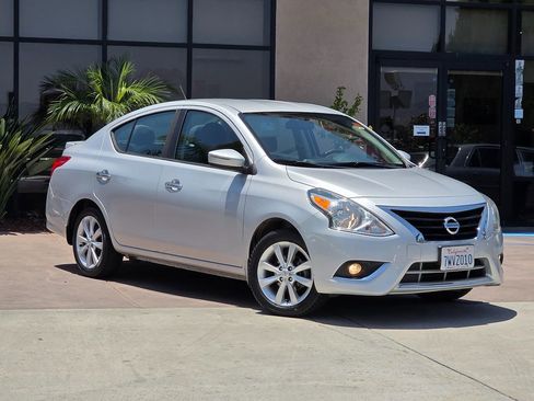 Used 2017 Nissan Versa FWD image 3