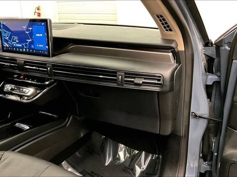 Used 2025 Lincoln Corsair Grand Touring w/ Equipment Group 302A AWD/4WD image 18