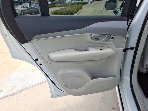 Certified 2025 Volvo XC90 B5 Core AWD/4WD image 18