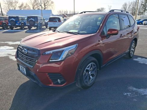 Used 2023 Subaru Forester Premium image 3