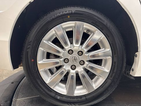 Used 2011 Toyota Sienna XLE AWD/4WD image 40