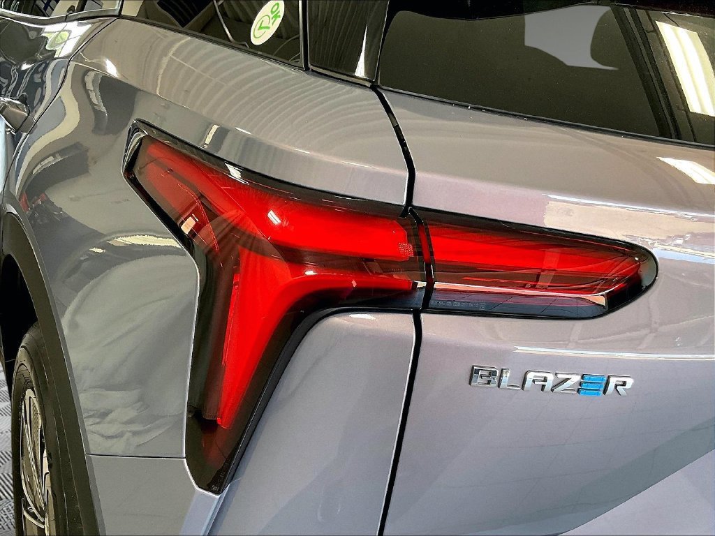 Used 2024 Chevrolet Blazer EV LT AWD/4WD image 33