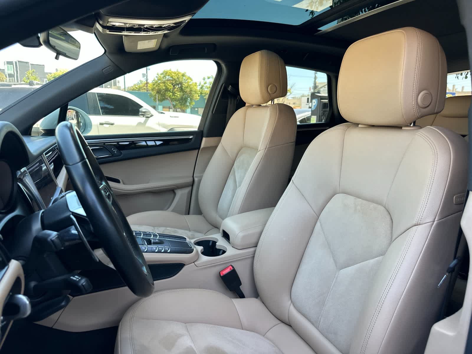 Used 2019 Porsche Macan AWD/4WD image 5