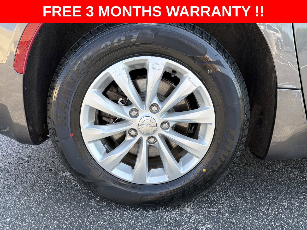 Used 2017 Chrysler Pacifica Touring-L FWD image 10