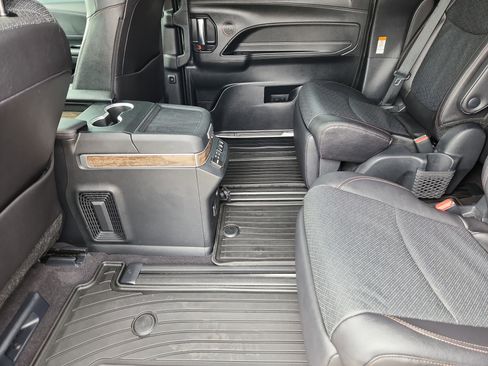 Used 2025 Toyota Sienna Platinum FWD image 14