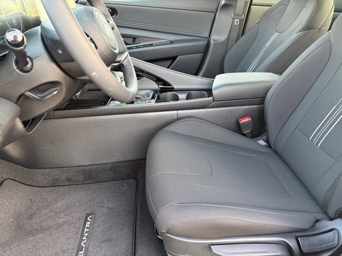 New 2025 Hyundai Elantra SEL image 25