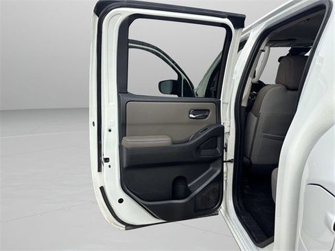 Used 2022 Nissan Frontier SV image 24