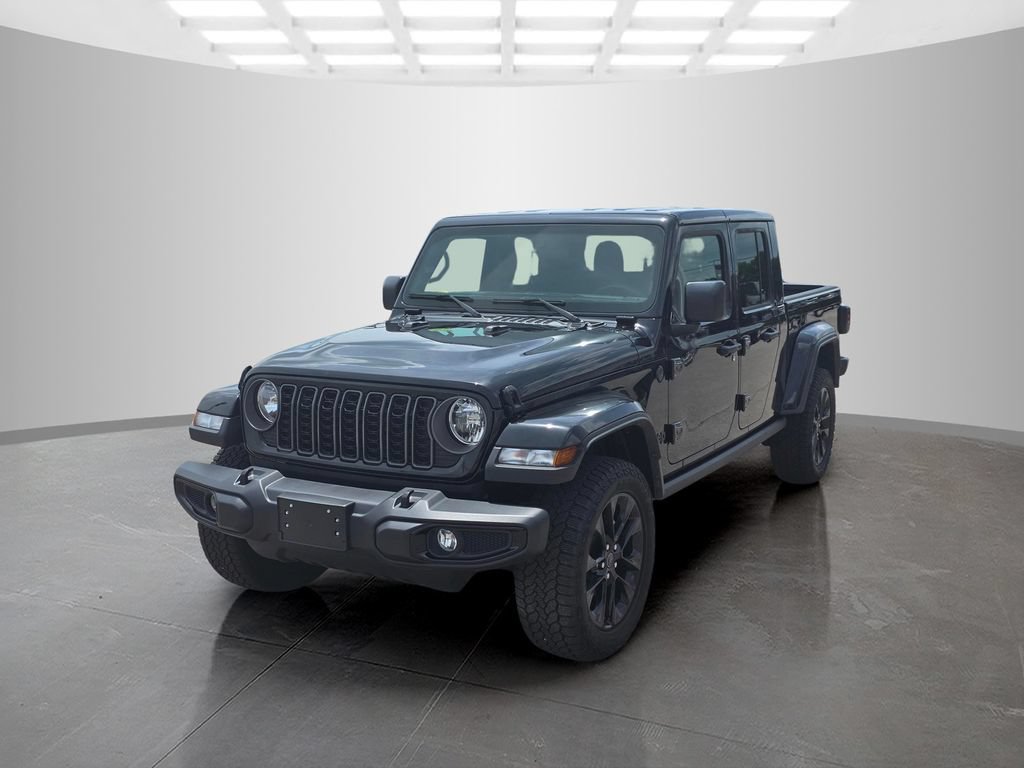 Used 2025 Jeep Gladiator Sport AWD/4WD image 4