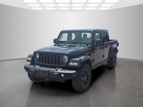 Used 2025 Jeep Gladiator Sport AWD/4WD image 4