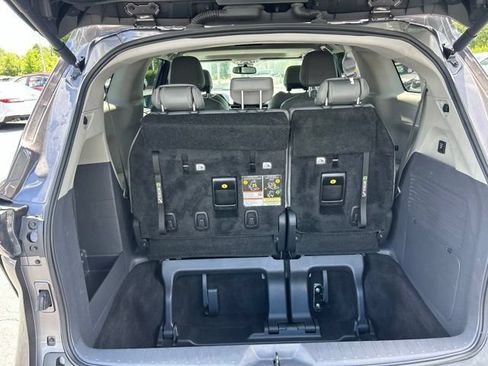 Used 2024 Toyota Sienna XLE w/ XLE Plus Package FWD image 10