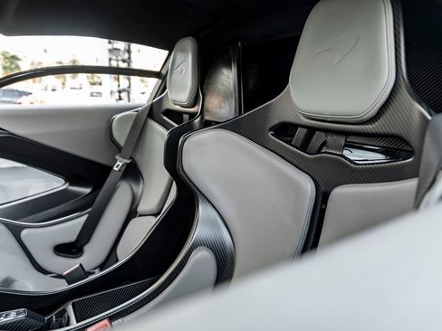 Used 2019 McLaren Senna RWD image 21
