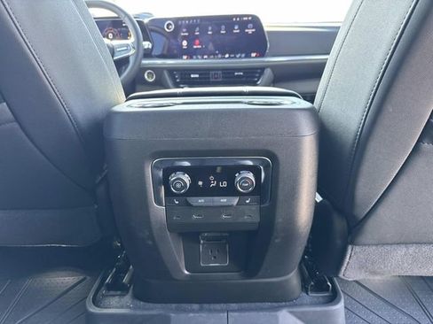 New 2026 Chevrolet Suburban Premier image 27