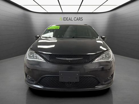 Used 2019 Chrysler Pacifica Limited w/ Advanced Safetytec Group FWD image 2