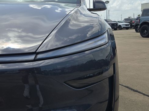 Used 2026 Tesla Model Y 2WD image 10