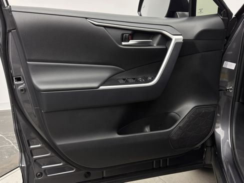 Used 2025 Toyota RAV4 XLE image 10
