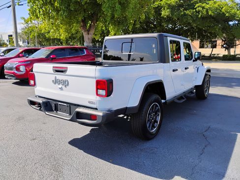 Used 2023 Jeep Gladiator Overland image 39