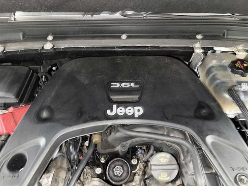 Used 2018 Jeep Wrangler Unlimited Sport S AWD/4WD image 12