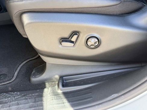 New 2026 Chrysler Pacifica Select image 30