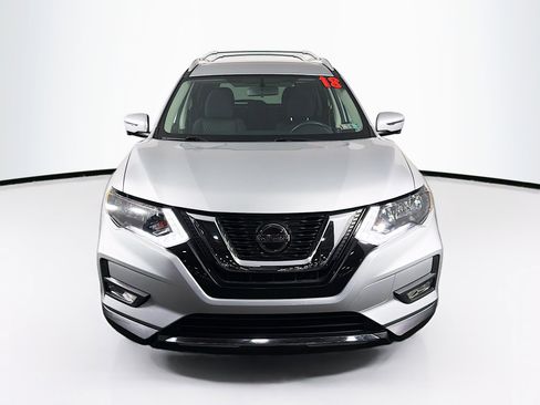 Used 2018 Nissan Rogue SV w/ Premium Package image 3