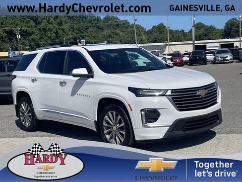 Used 2023 Chevrolet Traverse Premier FWD image 1