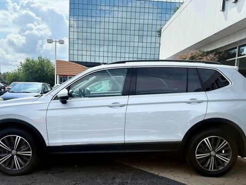 Used 2018 Volkswagen Tiguan SE w/ 18" Alloy Wheels Package FWD image 4