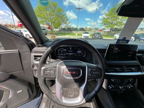 Used 2023 GMC Yukon SLT AWD/4WD image 42