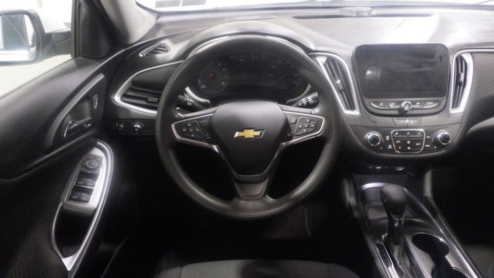 Used 2023 Chevrolet Malibu LT FWD image 9