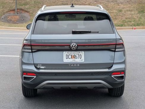 Used 2025 Volkswagen Taos SE image 5