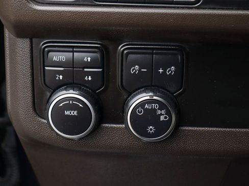 Used 2022 Chevrolet Suburban Z71 w/ Luxury Package image 23