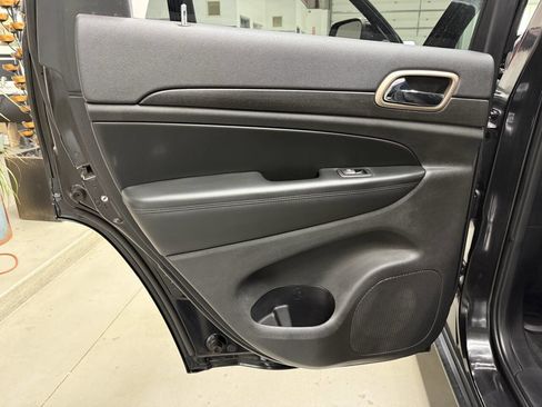 Used 2015 Jeep Grand Cherokee Laredo w/ Quick Order Package 23E AWD/4WD image 13