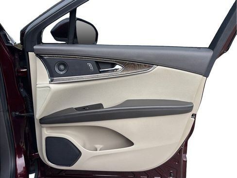 Used 2019 Lincoln Nautilus Select FWD image 46