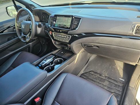 Used 2025 Honda Ridgeline Black Edition image 13
