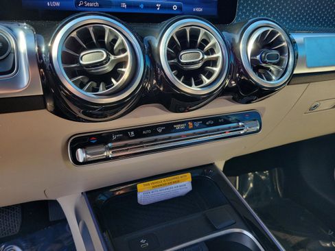 Certified 2025 Mercedes-Benz GLB 250 image 28