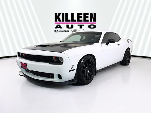 Used 2019 Dodge Challenger R/T w/ Driver Convenience Group RWD image 3